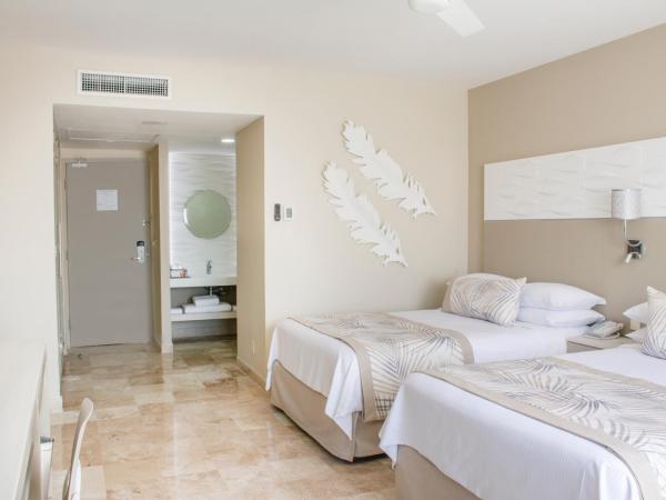 Krystal Grand Puerto Vallarta - All Inclusive : photo 3 de la chambre hébergement double deluxe - vue sur complexe