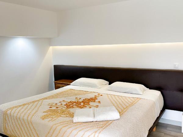 Jantesta Guest House : photo 1 de la chambre chambre double - vue sur piscine