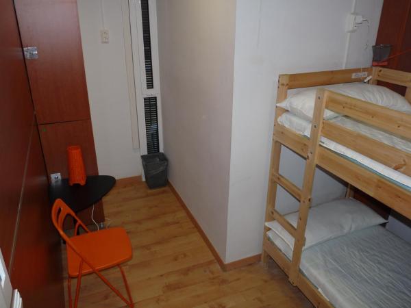 Chinitas Urban Hostel : photo 3 de la chambre chambre lits jumeaux Économique avec salle de bains commune