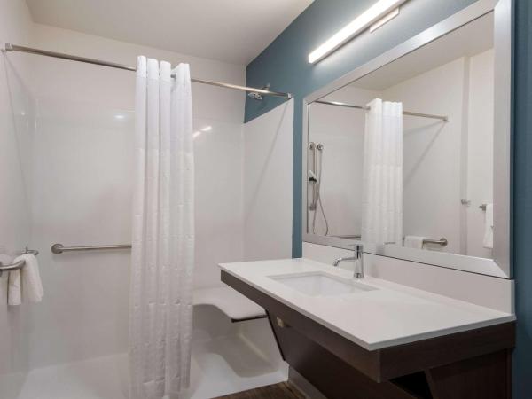 WoodSpring Suites San Antonio UTSA - Medical Center : photo 1 de la chambre queen suite with roll-in shower - disability access/non smoking