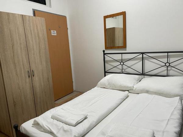 easybook-in : photo 1 de la chambre chambre double standard avec salle de bains commune