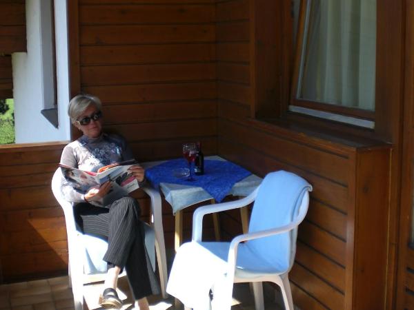 Haus Angelika - bed & breakfast - Innsbruck/Igls : photo 6 de la chambre chambre double avec balcon et parking