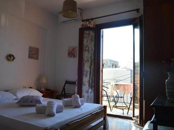 Poseidon Studios Chania Center : photo 1 de la chambre petite chambre double