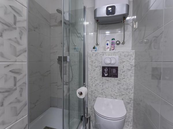 Sky & Sun Luxury Rooms with private parking in the garage : photo 4 de la chambre chambre double