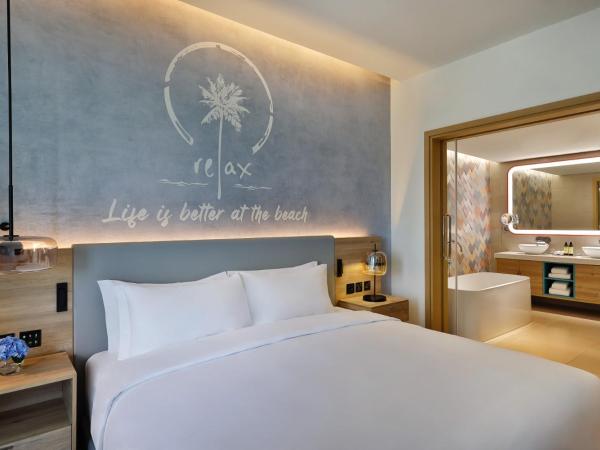 NH Collection Dubai The Palm : photo 4 de la chambre suite club 1 chambre - vue sur mer