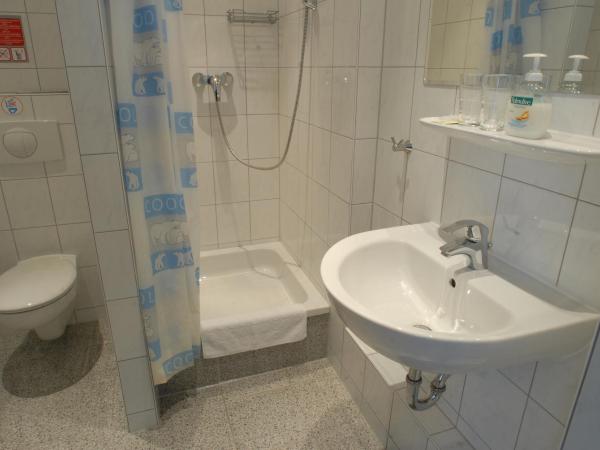 Pension Classic : photo 5 de la chambre chambre triple