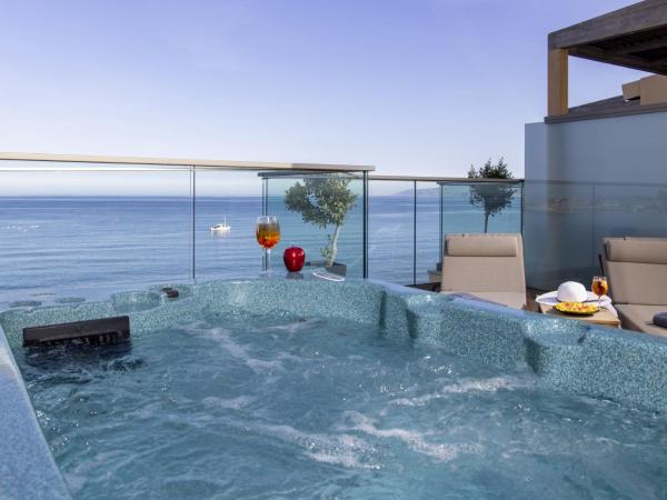 Palmera Beach Hotel & Spa - Adults Only : photo 2 de la chambre chambre deluxe avec jacuzzi extérieur - vue sur mer