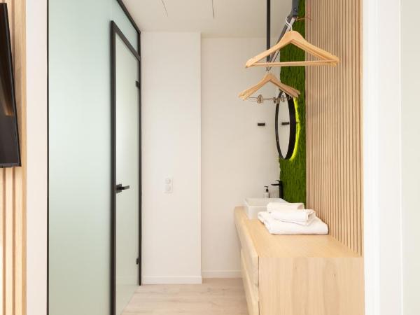 LUX&EASY Athens Metro Suites : photo 5 de la chambre suite maisonnette 2 chambres avec jacuzzi