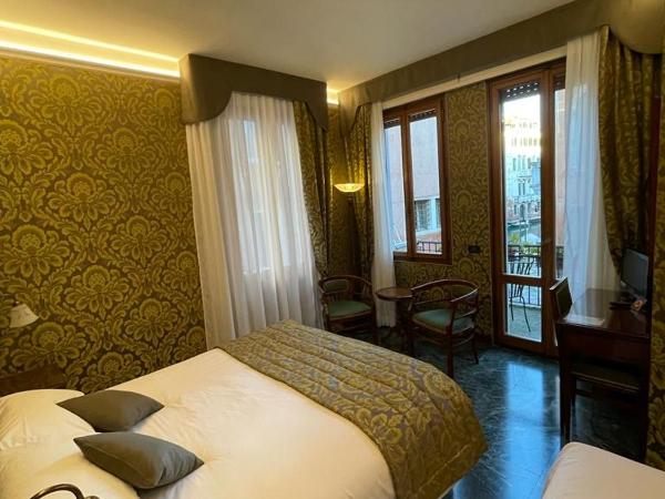 Hotel Al Malcanton : photo 1 de la chambre chambre triple supérieure avec balcon - annexe