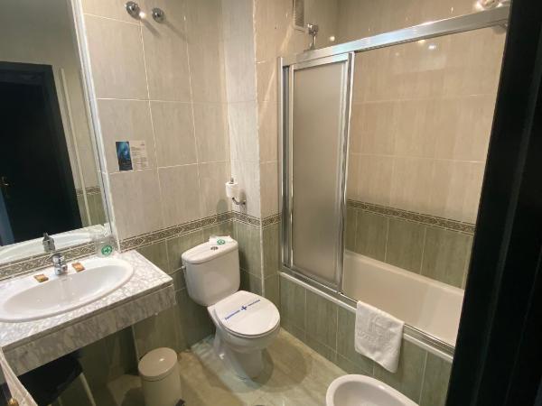 Hotel Escuela Madrid : photo 1 de la chambre chambre double ou lits jumeaux