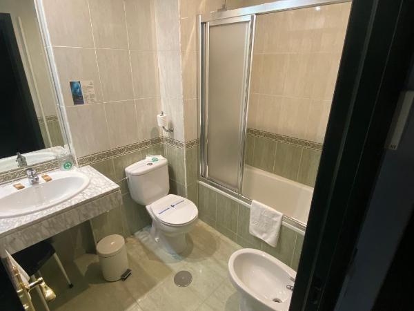 Hotel Escuela Madrid : photo 2 de la chambre chambre double ou lits jumeaux