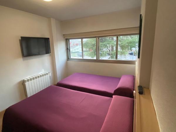 Hotel Escuela Madrid : photo 3 de la chambre chambre double ou lits jumeaux