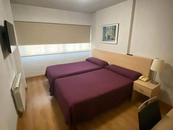 Hotel Escuela Madrid : photo 4 de la chambre chambre double ou lits jumeaux