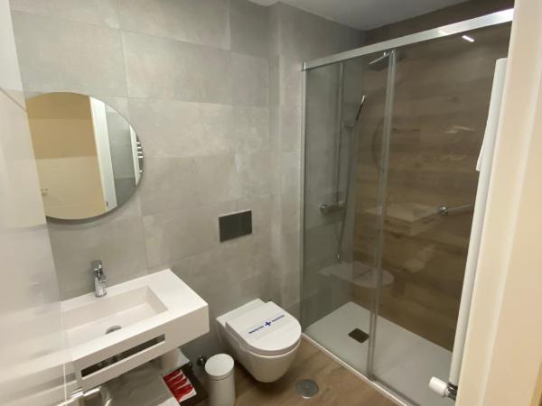 Hotel Escuela Madrid : photo 5 de la chambre chambre double ou lits jumeaux