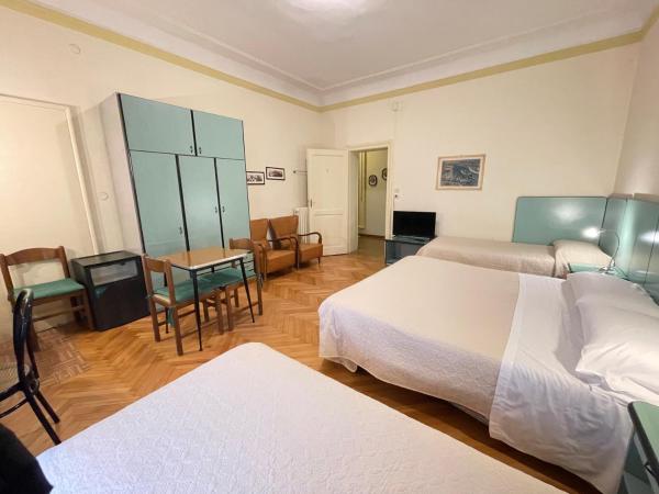 Hotel Panorama Bologna Centro : photo 3 de la chambre chambre quadruple avec salle de bains commune