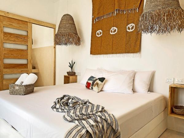 Casa Alkimia Town : photo 1 de la chambre chambre lit king-size - vue sur mer