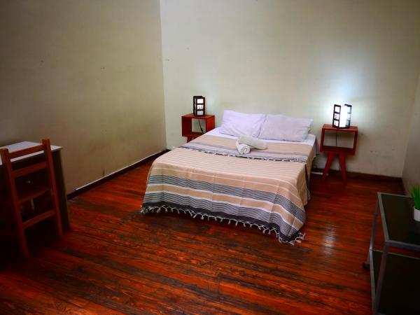 06 Central Hostel Buenos Aires : photo 3 de la chambre chambre double avec salle de bains privative