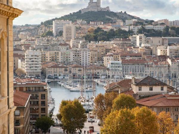 InterContinental Marseille - Hotel Dieu by IHG : photo 3 de la chambre chambre lit king-size classique - vue sur Église