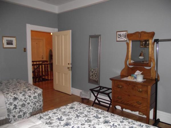 B&B Chez Hubert : photo 4 de la chambre chambre double avec 2 lits doubles