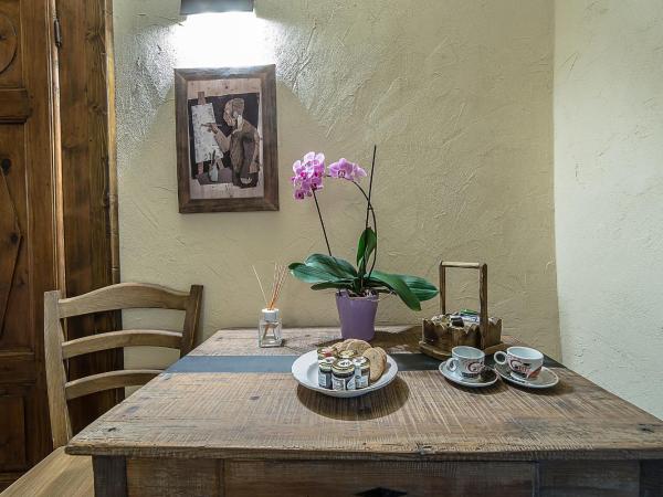 Domus Antica Aosta : photo 7 de la chambre chambre double supérieure avec balcon