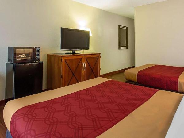 Studios & Suites 4 Less Charlotte : photo 5 de la chambre chambre double avec réfrigérateur