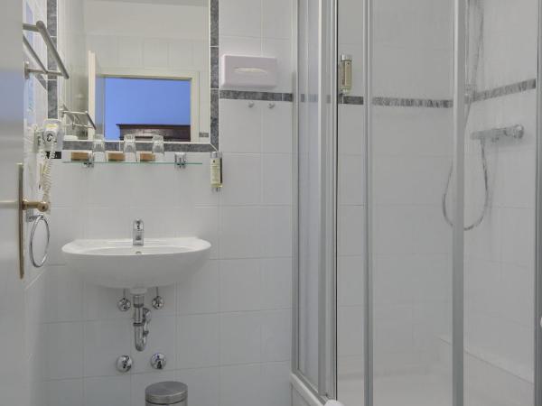 Jahrhunderthotel Leipzig : photo 6 de la chambre chambre triple