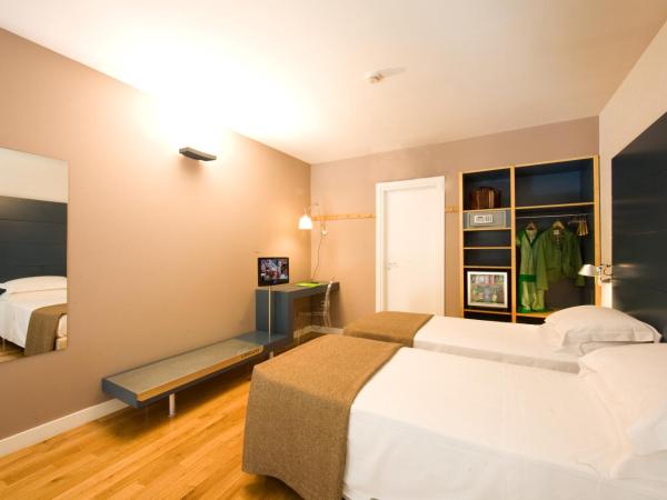 Hotel Piazza Bellini & Apartments : photo 6 de la chambre chambre double ou lits jumeaux standard