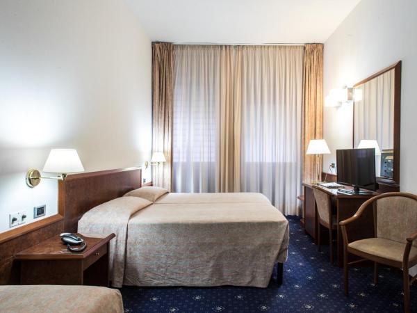 Hotel Mirage : photo 1 de la chambre chambre triple