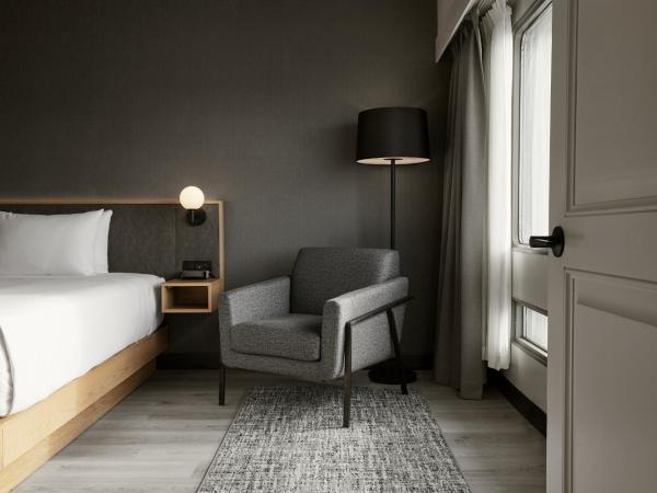 Hyatt Place Montreal - Downtown : photo 9 de la chambre suite 1 chambre lit king-size avec canapé-lit