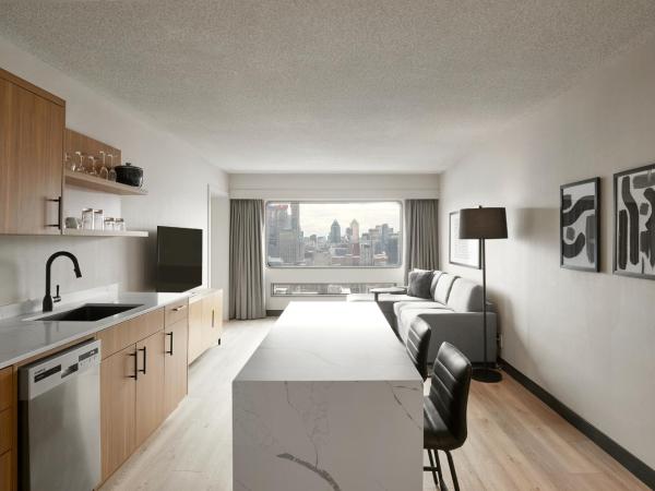 Hyatt Place Montreal - Downtown : photo 1 de la chambre suite 1 chambre lit king-size avec canapé-lit