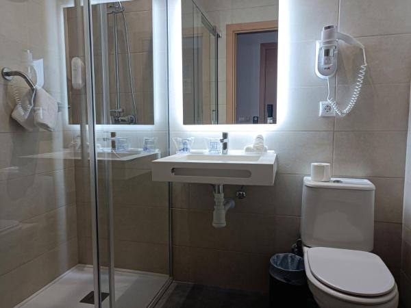 Mendez Nuñez Alicante : photo 8 de la chambre chambre lits jumeaux supérieure - vue sur ville