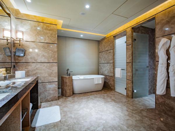 Four Seasons Hotel Shenzhen : photo 4 de la chambre chambre de luxe avec 2 lits doubles