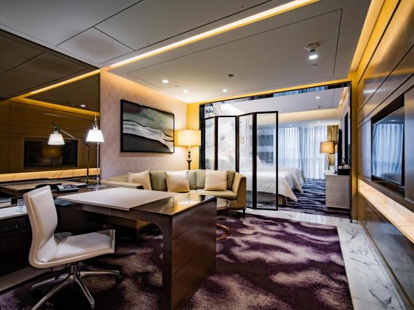 Four Seasons Hotel Shenzhen : photo 3 de la chambre grand four seasons room with two double beds