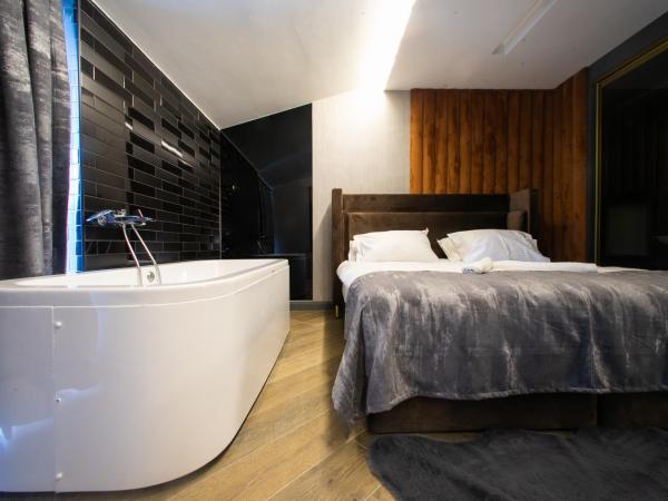 MAD INN HOTEL & SPA : photo 8 de la chambre suite familiale avec balcon