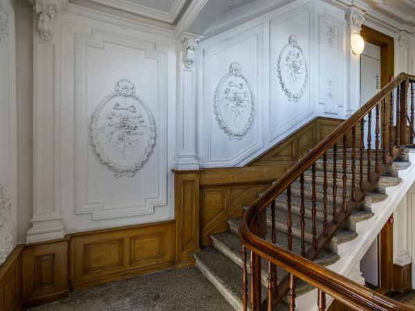 Chalet Hostel @ Backpackers Villa Interlaken : photo 8 de la chambre lit simple dans dortoir mixte de 7 lits avec salle de bains commune