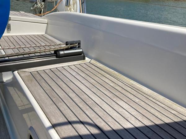 Entire Boat at St Katherine Docks 2 Available select using room options : photo 5 de la chambre cabine familiale dans un bateau