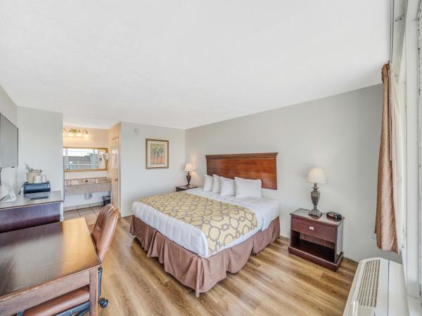 Baymont by Wyndham Panama City Beach : photo 1 de la chambre chambre lit king-size - accessible aux personnes à mobilité réduite - non-fumeurs