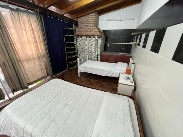 Punto Salta Hostel : photo 2 de la chambre chambre quadruple avec salle de bains commune