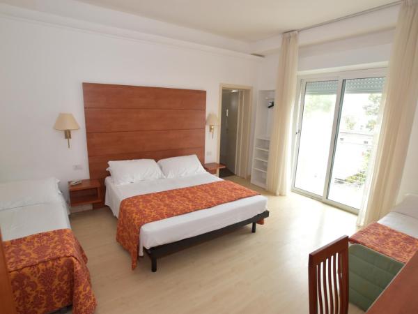 Hotel Villa del Parco : photo 4 de la chambre chambre quadruple deluxe