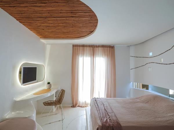 Andronikos Hotel : photo 1 de la chambre cocoon room / pool view jacuzzi