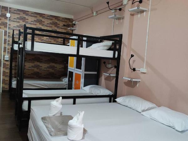 Urban Hostel Bangkok : photo 1 de la chambre chambre familiale avec salle de bains commune