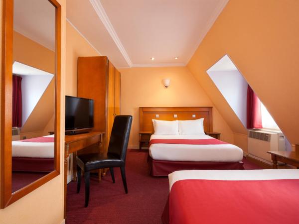 Grand Hôtel Amelot : photo 4 de la chambre chambre quadruple