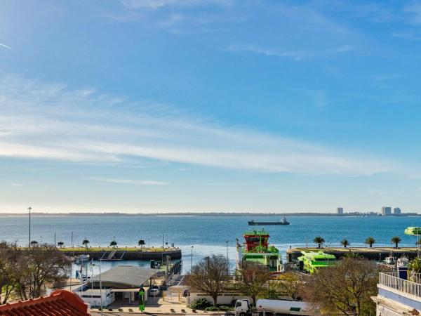 Marina Blue - Apartments & Suites : photo 8 de la chambre chambre double deluxe avec balcon - vue sur mer