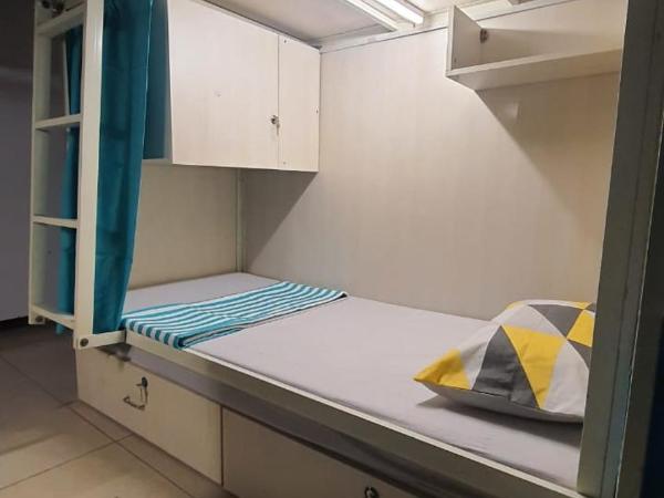 Abuzz OxfordCaps, Genome Valley Hyderabad : photo 4 de la chambre lits superposés dans dortoir masculin