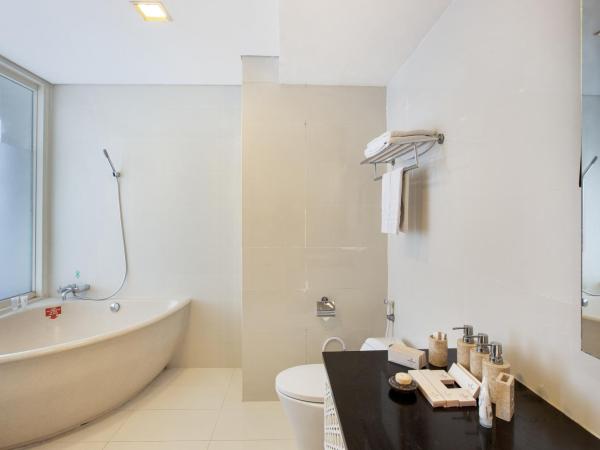 Jambuluwuk Malioboro Hotel Yogyakarta : photo 2 de la chambre suite junior