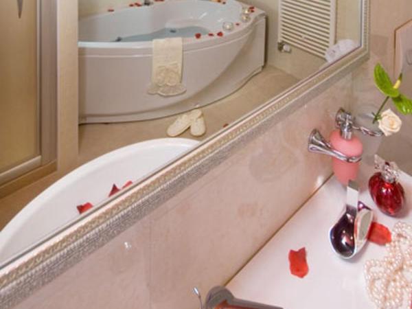 Baia del Mar Beach Boutique Hotel : photo 3 de la chambre suite lit king-size avec baignoire spa - vue sur mer