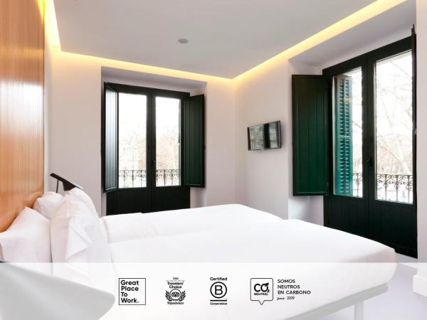 SLEEP'N Atocha - B Corp Certified : photo 1 de la chambre chambre double ou lits jumeaux avec balcon
