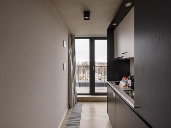 numa I Stark Rooms & Apartments : photo 6 de la chambre medium studio with kitchen and balcony