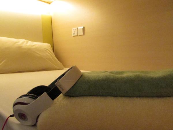 The Bohemian : photo 4 de la chambre capsule simple femme (niveau supérieur)