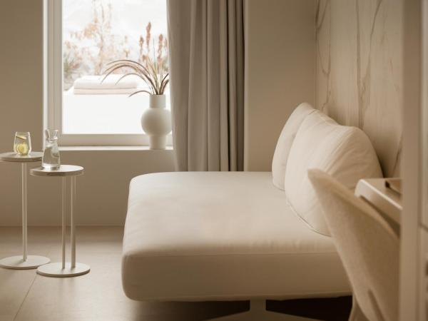 Lovia Mykonos : photo 7 de la chambre suite junior avec jacuzzi extérieur